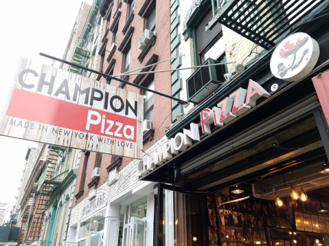The Gigantic Pizza Burger Served At Champion Pizza In New York Is Almost As Big As The Table
