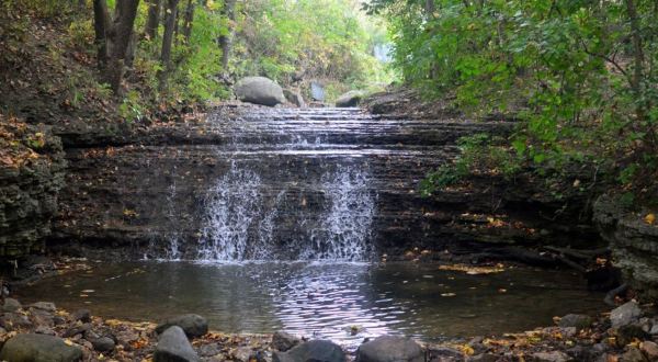 This Easy, One-Mile Trail Leads To Blackhawk Waterfall, One Of Illinois’ Most Underrated Waterfalls