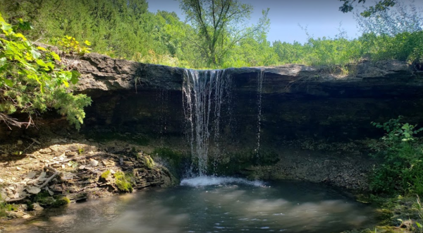 Experience The Beauty Of Kansas’ Alcove Springs, A Tiny Waterfall Along The Old Oregon Trail
