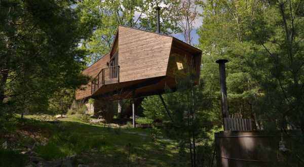 Stay Overnight in This Spectacularly Unconventional Treehouse in New York