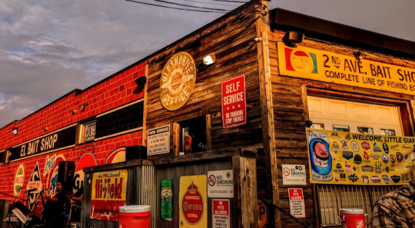 Find More Than 260 Brews On The Beer List At El Bait Shop In Iowa