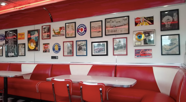 Hop In Your Car And Visit Park Diner, An Old-School Roadside Restaurant In Minnesota