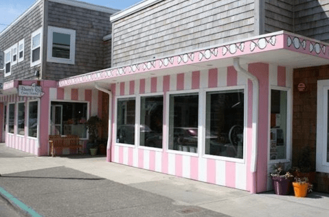 The Absolutely Whimsical Candy Store In Oregon, Bruce's Candy Kitchen Will Make You Feel Like A Kid Again
