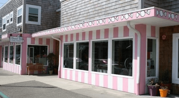 The Absolutely Whimsical Candy Store In Oregon, Bruce’s Candy Kitchen Will Make You Feel Like A Kid Again