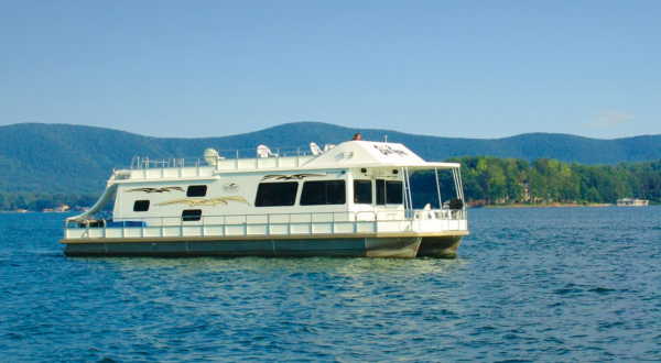 Rent Your Own Two-Story Party Boat In Virginia For An Amazing Time On The Water