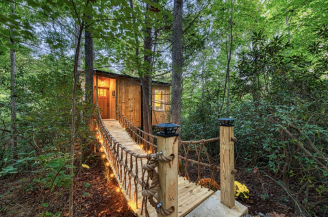 Stay Overnight At This Spectacularly Unconventional Treehouse In North Carolina