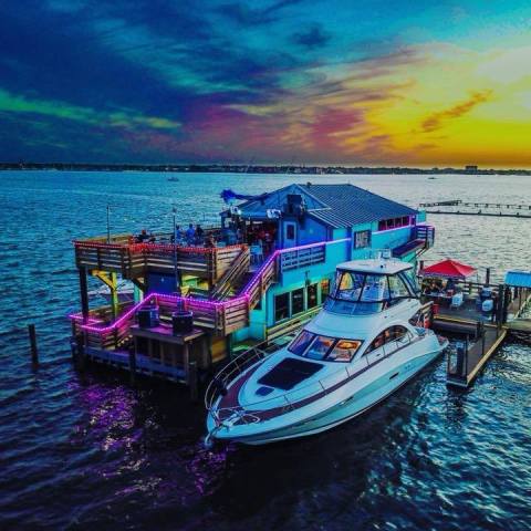 Barge 295 Is A Floating Seafood Bar And Grill In Texas You Have To See To Believe