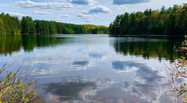 The Buckingham Reservoir Trail Might Be One Of The Most Beautiful Short-And-Sweet Hikes To Take In Connecticut