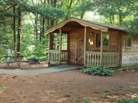 Stay In These Cozy Little Woodland Cabins Near Cleveland For Less Than $65 Per Night