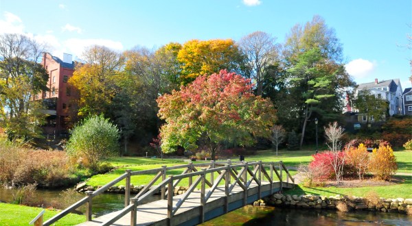 12 Picture-Perfect Ways To Experience Fall In Plymouth County, Massachusetts
