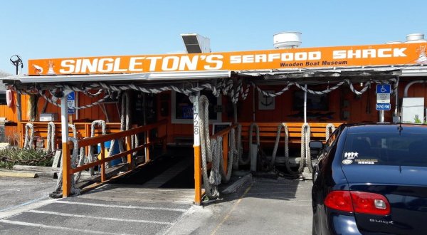 Singleton’s Seafood Shack In Florida Is A Dockside Gem Serving Ocean-Fresh Seafood