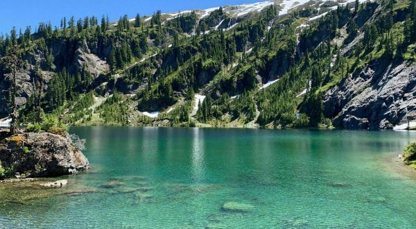 Explore Two Breathtaking Backcountry Lakes On This Exhilarating Washington Hike