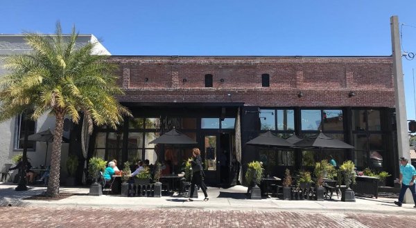 Nestled In The Heart Of Horse Country, Ivy On The Square Restaurant Is A Florida Dream