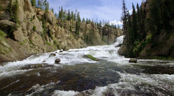 Cascade Creek Trail Is A Beginner-Friendly Waterfall Trail In Wyoming That’s Great For A Family Hike