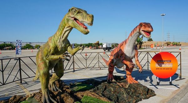 An Interactive Drive-Thru Exhibit With Life-Size Dinosaurs Is Coming To Arizona Soon