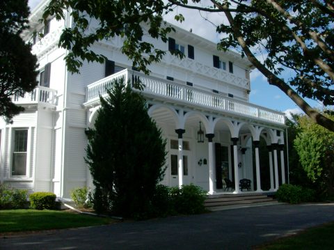 Built In 1856, Villa 120 Is A Historic Rhode Island Hotel With Charming Details That Will Make You Feel Like Royalty