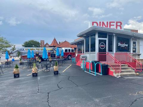 Indulge In A Hearty Helping Of Nostalgia With A Tasty Meal At The Broadway Diner In Missouri