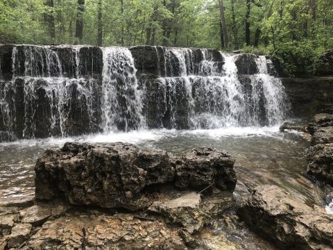 The Hike In Missouri That Takes You To Not One, But TWO Insanely Beautiful Waterfalls