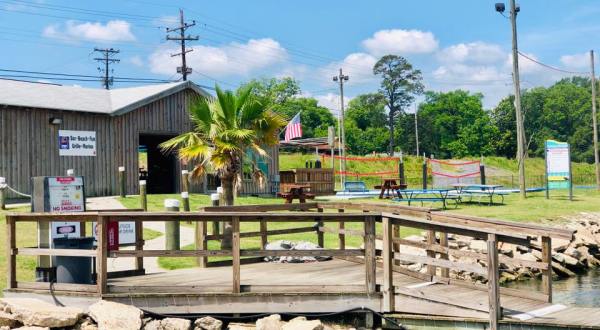 Boats, Burgers, and Beaches Await You At The Sand Bar In Louisiana