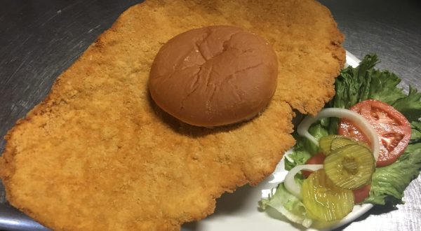 Lucky’s Cafe In Missouri Serves Scrumptious Tenderloin Sandwiches Bigger Than The Plate
