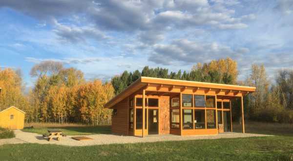 Experience The Fall Colors Like Never Before With A Stay At This Cabin Guesthouse In Idaho