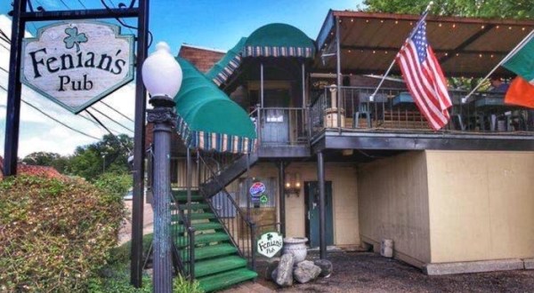 Enjoy Traditional Grub In A Setting To Match At Fenian’s, An Irish Pub In Mississippi    