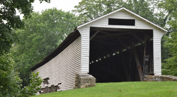 This Easily Accessible Union Covered Bridge In Missouri Is Only Steps From The Parking Lot