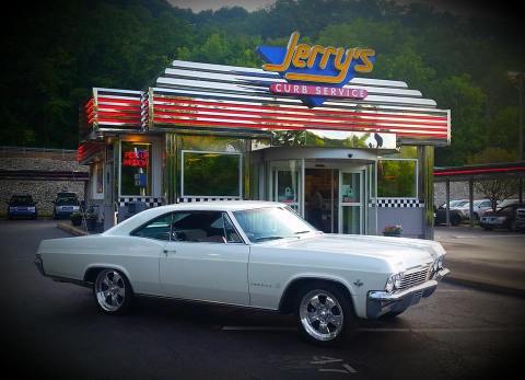 The Burgers And Shakes From This Middle-Of-Nowhere Drive-In Are Worth The Trip From Pittsburgh