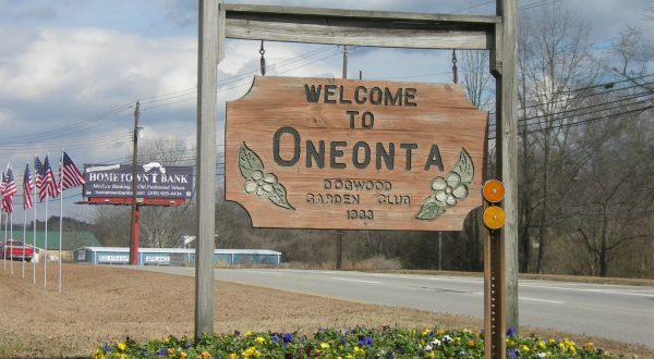 Oneonta Is A Small Mountain Town In Alabama That Belongs On Everyone’s Fall Bucket List