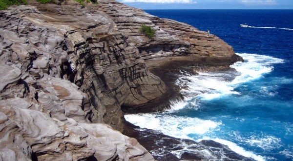 Spitting Cave Is The Unique Geological Wonder In Hawaii You Have To See To Believe