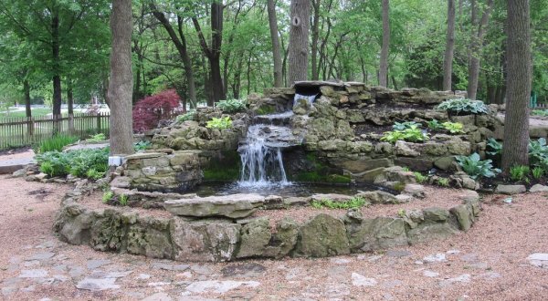 Stroll Through The 114-Acre Springfield Botanical Gardens In Missouri For A Late Summer Adventure