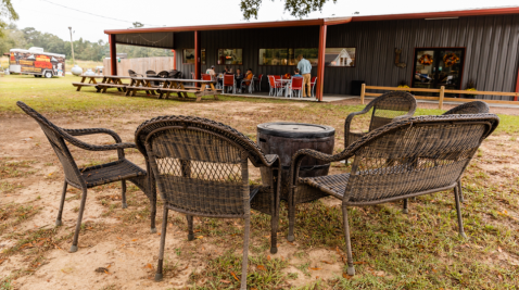 Fill Up On Savory BBQ In A Charmingly Rustic Setting At Hog Heaven In Mississippi