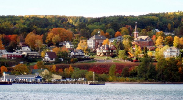 See The Most Breathtaking Fall Foliage From The Water On The Grand Tour Cruise In Wisconsin