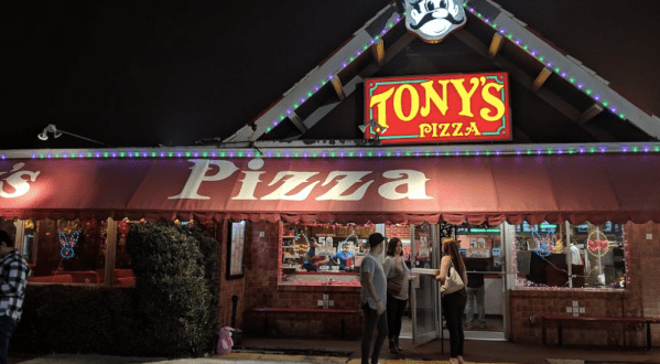 The Pizza At Tony’s In Louisiana Eatery Is Bigger Than The Table