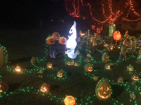 The Halloween Lights Drive-Thru Event In Kentucky That's Spooky Fun For The Whole Family