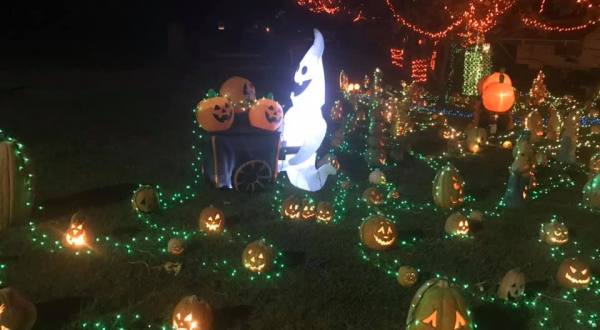 The Halloween Lights Drive-Thru Event In Kentucky That’s Spooky Fun For The Whole Family