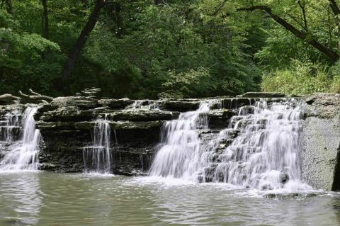 Waterfall Glen Trail Is A Beginner-Friendly Waterfall Trail In Illinois That's Great For A Family Hike