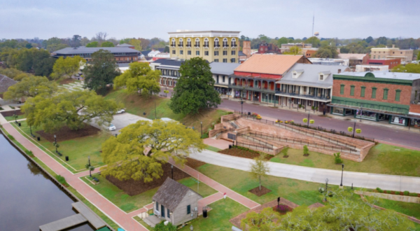 Natchitoches, Louisiana Has One Of The Most Beautiful Main Streets In The Entire U.S.