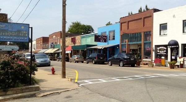 Plan A Trip To Hardy, One Of Arkansas’s Most Charming Historic Towns