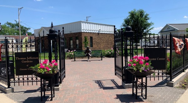 Connect With History And Education While You Stroll The Lovely Thomas Jefferson Gardens In Iowa