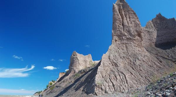 Walk Through Nearly 600 Acres Of Rock Formations at New York’s Chimney Bluffs State Park