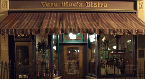 Vera Mae’s Bistro In Indiana Will Transport You To A European Villa
