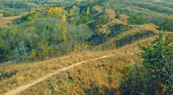 Iowa’s Loess Hills Are The Best Destination In The Midwest For Autumn Hiking