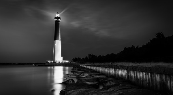 14 Striking Shots Of The Jersey Shore In Black And White