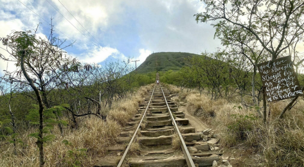 The Koko Crater Trail Is A Challenging Hike In Hawaii That Will Make Your Stomach Drop