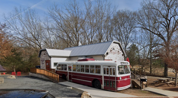 You Can Snag Piled-High Burgers In Georgia From A Renovated Transit Bus