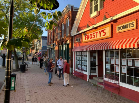 This Donut Shop In Maine Just Sold 10,000 Donuts In 2 Days And One Visit Will Show You Why