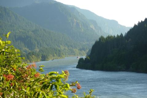 Cascade Locks  Is An Inexpensive Road Trip Destination In Oregon That's Affordable