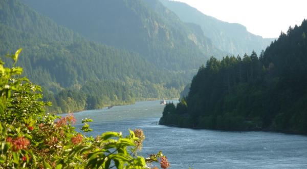Cascade Locks  Is An Inexpensive Road Trip Destination In Oregon That’s Affordable
