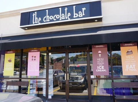 There’s A Chocolate Bar In Texas And It’s Just As Heavenly As It Sounds
